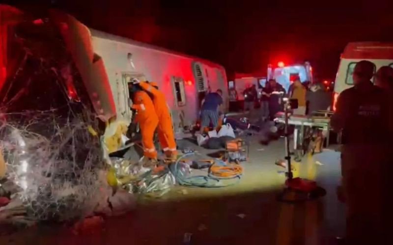 Sobe para 17 número de mortos por acidente com ônibus | abc+