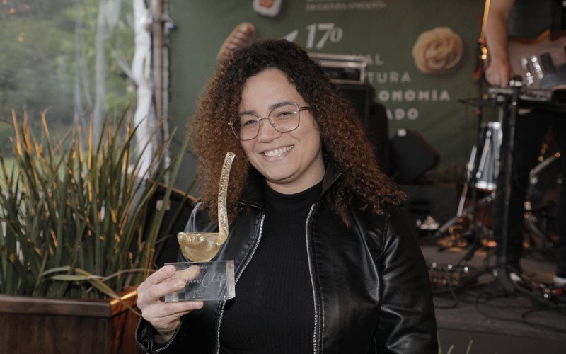 Prato que combina culinária nordestina e gaúcha coroa chef em concurso do Festival de Gastronomia de Gramado