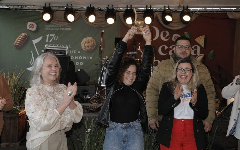 Prato que combina culinária nordestina e gaúcha coroa chef em concurso do Festival de Gastronomia de Gramado