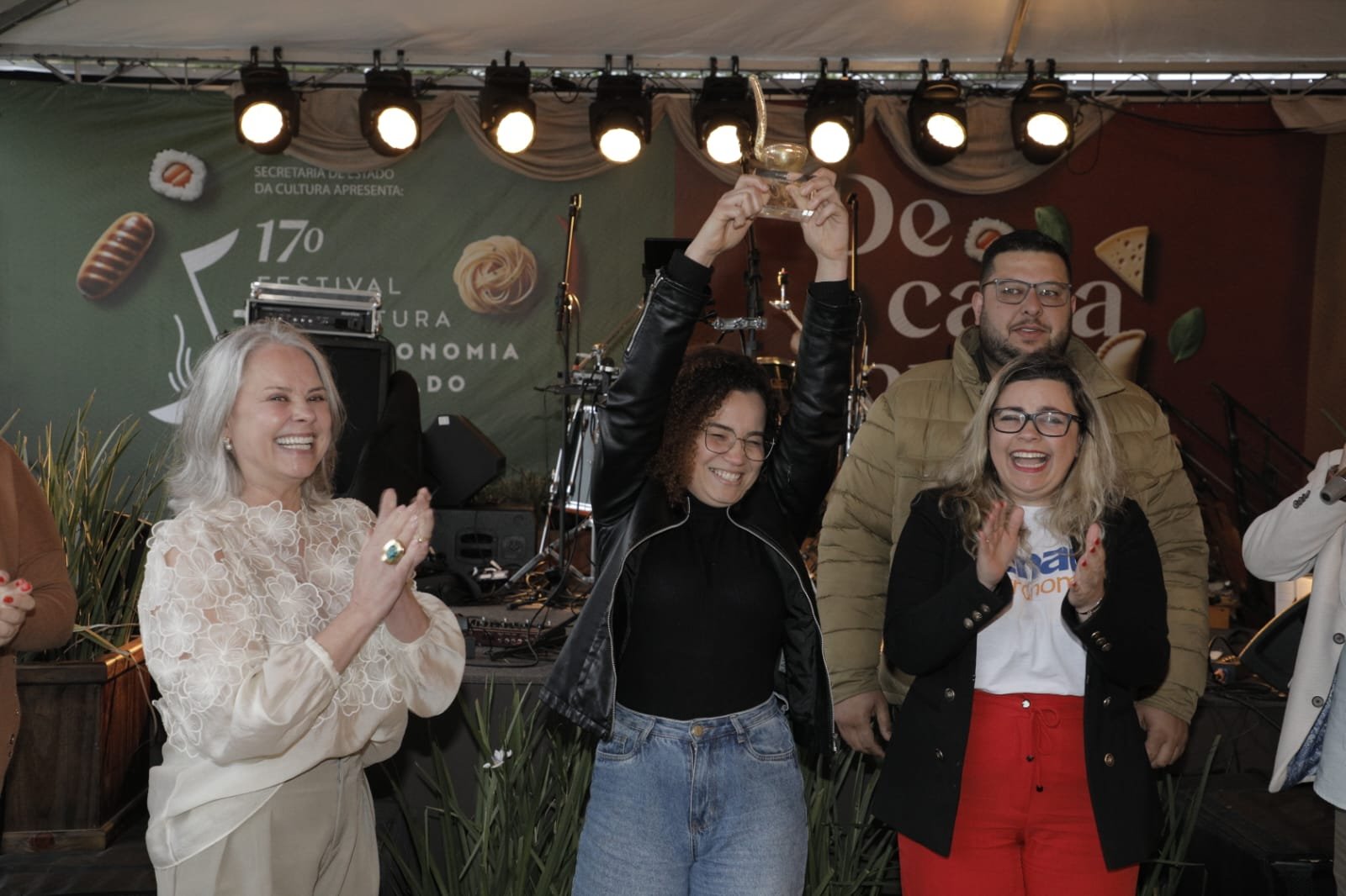 Prato que combina culinária nordestina e gaúcha coroa chef em concurso do Festival de Gastronomia de Gramado