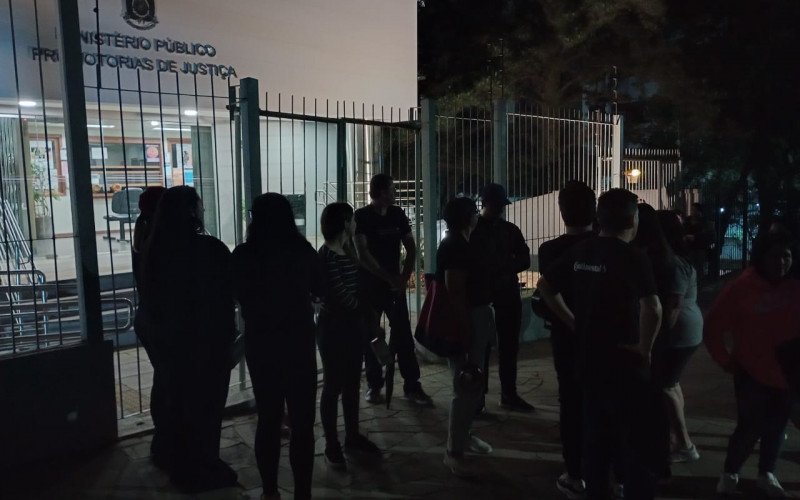 Grupo protestou na frente do foro de São Leopoldo | abc+