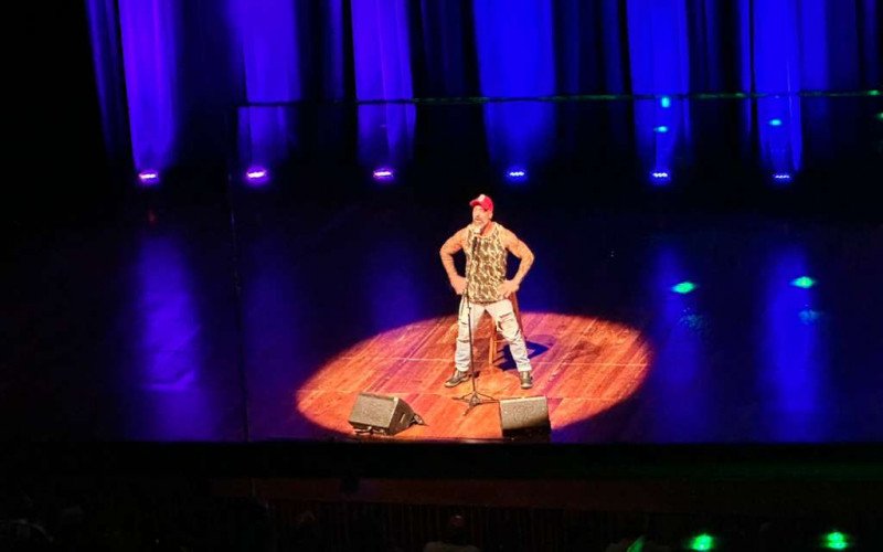 Cris Pereira em show de "retomada" da carreira em Novo Hamburgo | abc+