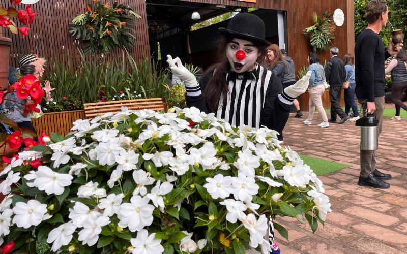 Interações artísticas na Feira das Flores | abc+