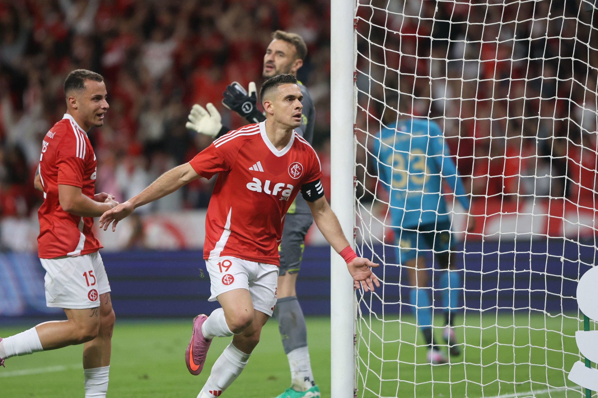 Inter vence o lanterna do Brasileirão no Beira-Rio