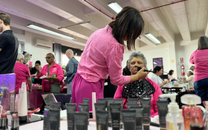 Serviços estéticos foram oferecidos para Grupo de Apoio à Superação do Câncer de Mama Amigas de Mãos Dadas | abc+