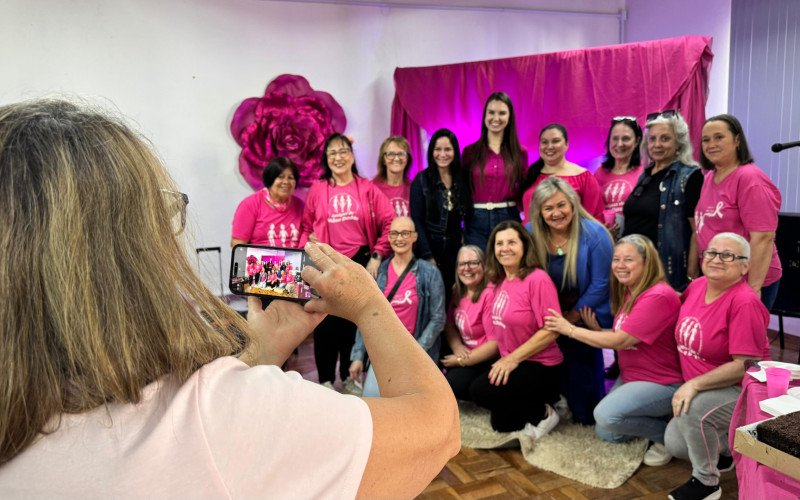 Serviços estéticos foram oferecidos para Grupo de Apoio à Superação do Câncer de Mama Amigas de Mãos Dadas