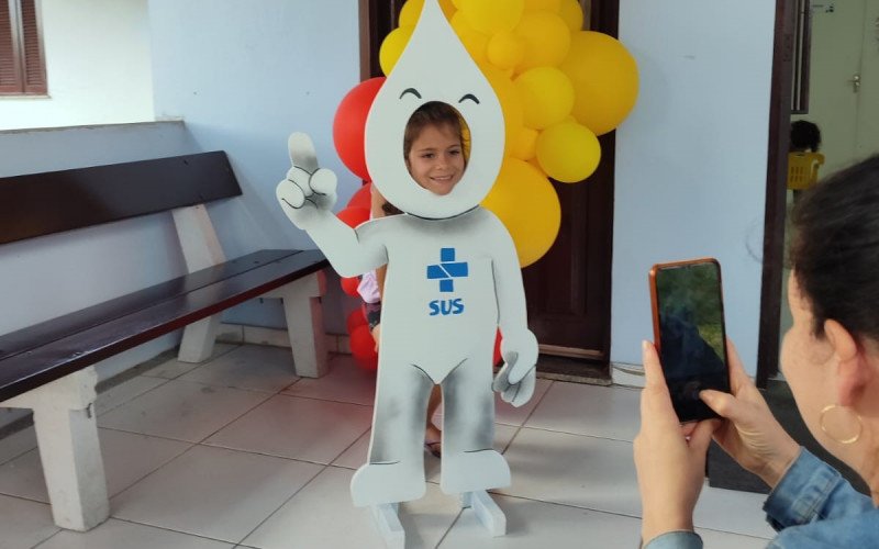 Crianças podem interagir com personagem em Nova Petrópolis
