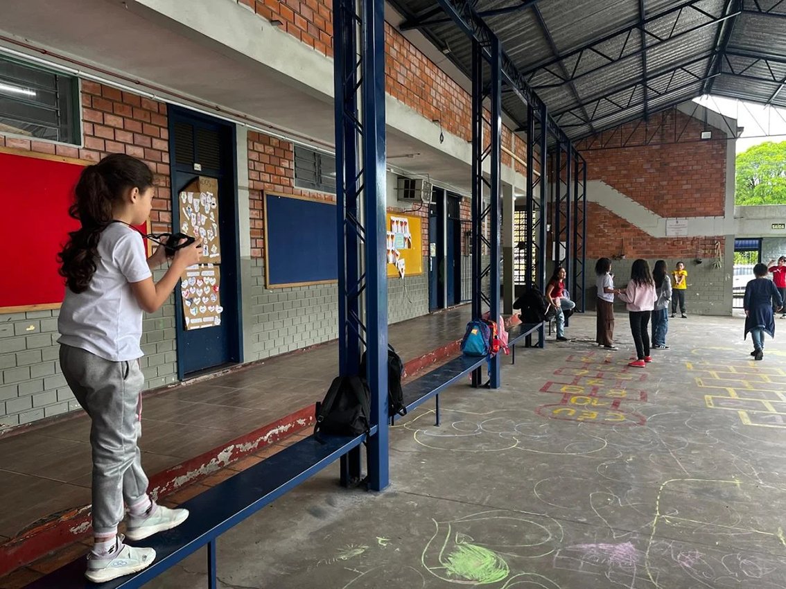Fotografar cenas da escola fez parte das atividades | abc+