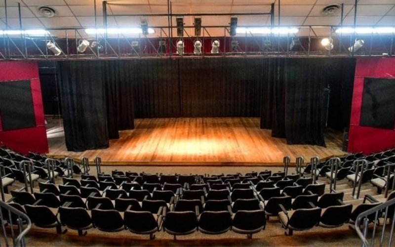 Teatro Paschoal Carlos Magno tem programação especial em outubro