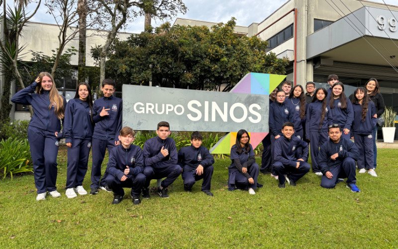 Alunos da Emef Presidente Vargas, de Campo Bom, visitam o Grupo Sinos