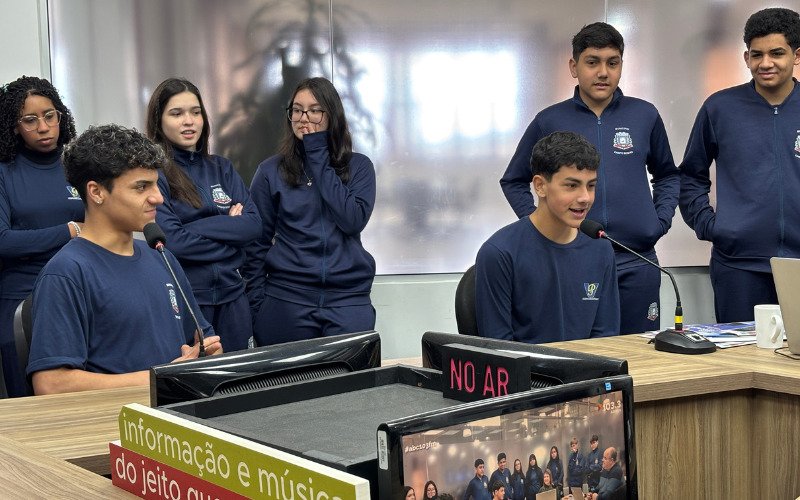 Alunos da EMEF Presidente Vargas de Campo Bom visitam o Grupo Sinos
