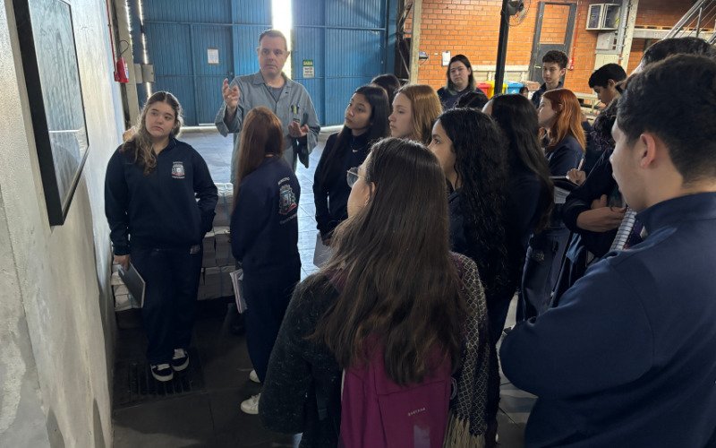 Também participaram das visitas alunos de duas escolas de Campo Bom: a turma do 9º
ano da EMEF CEI e as turmas do 8º ano da EMEF Rui Barbosa