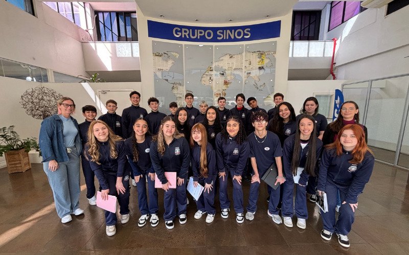 Também participaram das visitas alunos de duas escolas de Campo Bom: a turma do 9º
ano da EMEF CEI e as turmas do 8º ano da EMEF Rui Barbosa