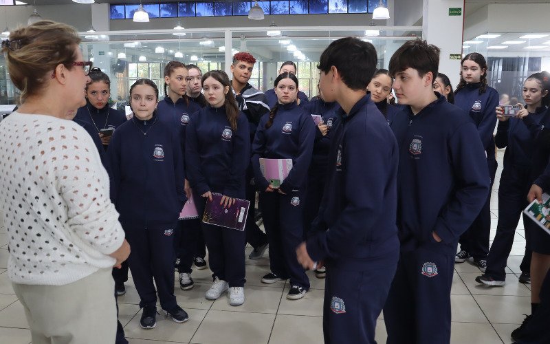Também participaram das visitas alunos de duas escolas de Campo Bom: a turma do 9º
ano da EMEF CEI e as turmas do 8º ano da EMEF Rui Barbosa