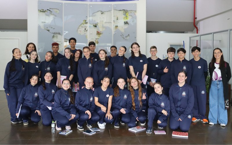 Também participaram das visitas alunos de duas escolas de Campo Bom: a turma do 9º
ano da EMEF CEI e as turmas do 8º ano da EMEF Rui Barbosa