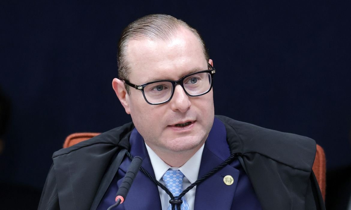 Zanin vota e soma 2 votos para condenar núcleo de desinformação