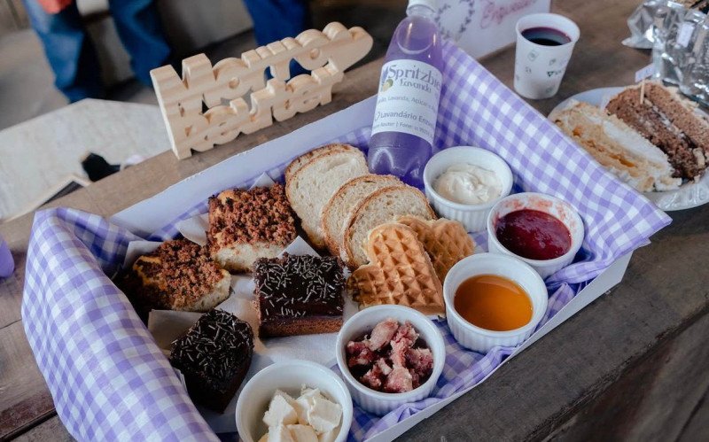 Além de proporcionar diversas atividades culturais, local também oferece um café personalizada de lavanda | abc+