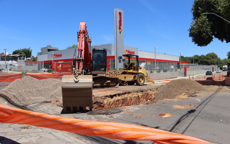 Obras na Rua Bento Gonçalves, no bairro Pátria Nova. | abc+