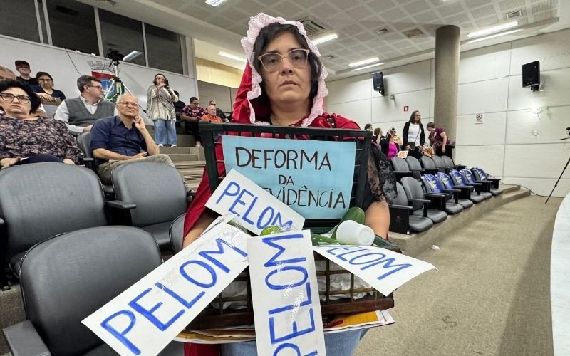 Servidores abandonaram plenário em protesto a condução da Audiência Pública sobre Reforma da Previdência Municipal 