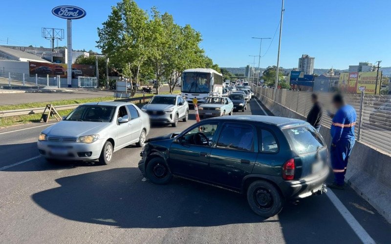 BR-116: Colisão deixa mulher ferida e causa congestionamento quilométrico em Novo Hamburgo