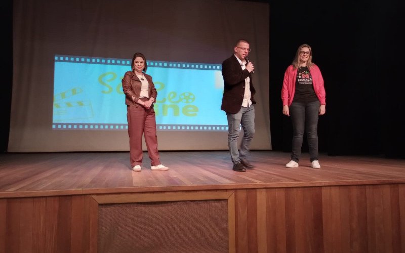 O secretário de Educação Jéferson Falcão fez a abertura do São Leo em Cine 