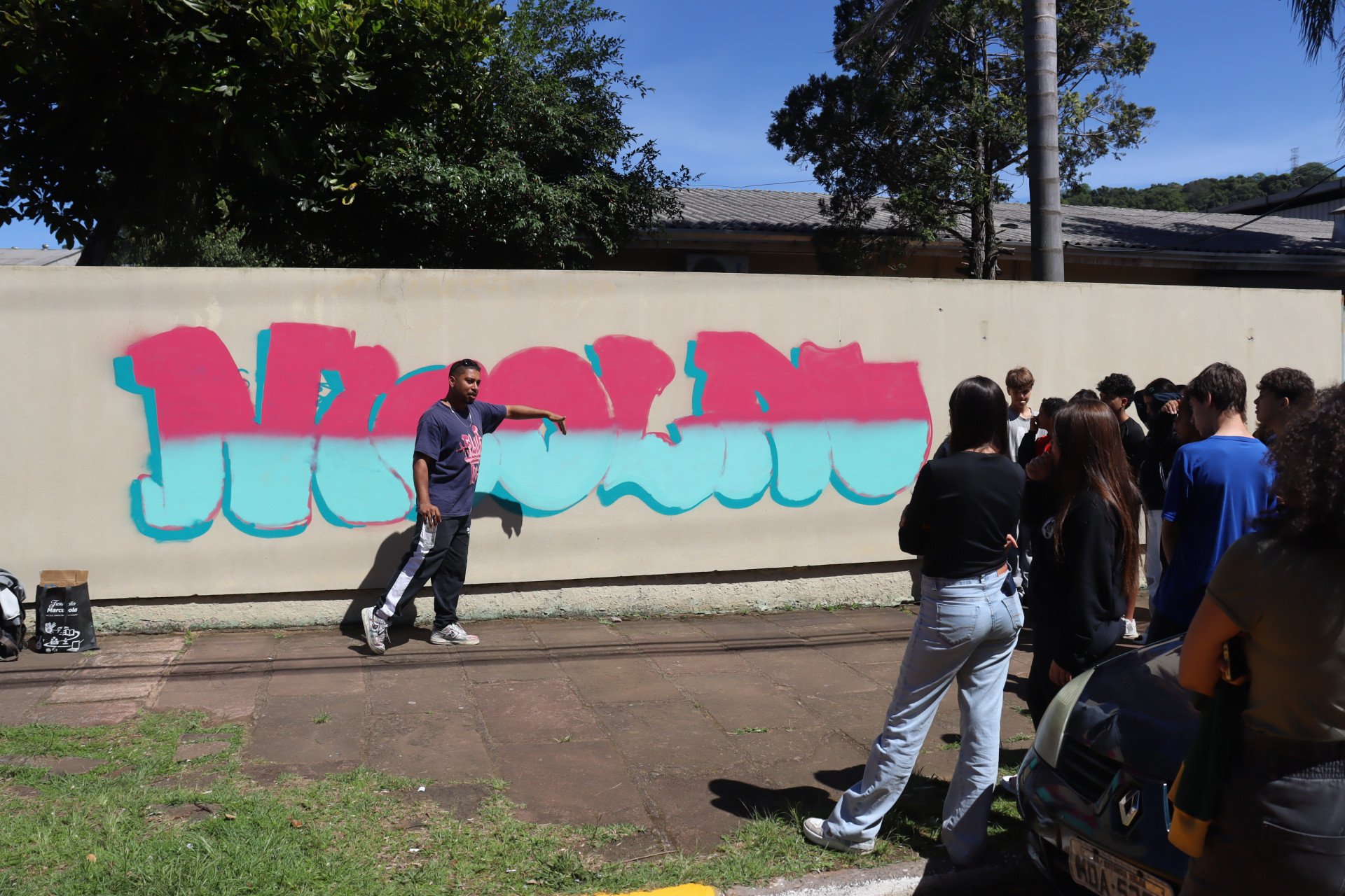 Grafite é tema de oficina na Semana Literária e Sarau de escola de Estância Velha