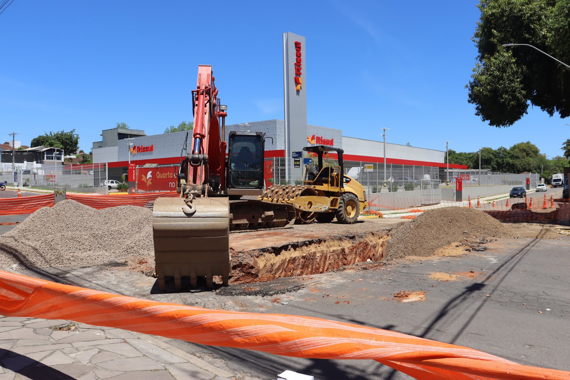 Paralisação das obras na Rua Bento Gonçalves impacta trânsito e abastecimento de água em 7 bairros