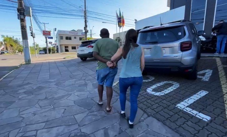 Dopada e abusada: Padrinho religioso é suspeito de estuprar adolescente de 12 anos enquanto a mãe dela estava internada em hospital
