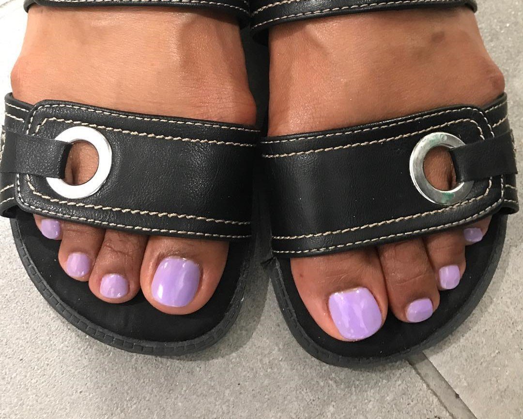 unhas_lilases_abcmais.jpg