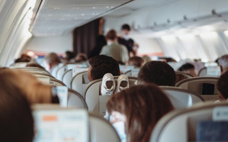 Quem nunca esqueceu algo ao viajar? Principalmente no avião, durante viagens longas | abc+