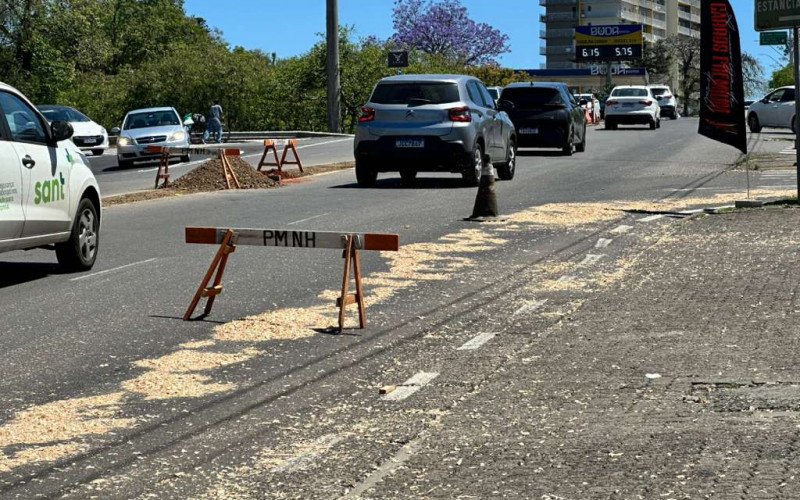Derramamento de óleo na pista da Rua José do Patrocínio, em Novo Hamburgo | abc+