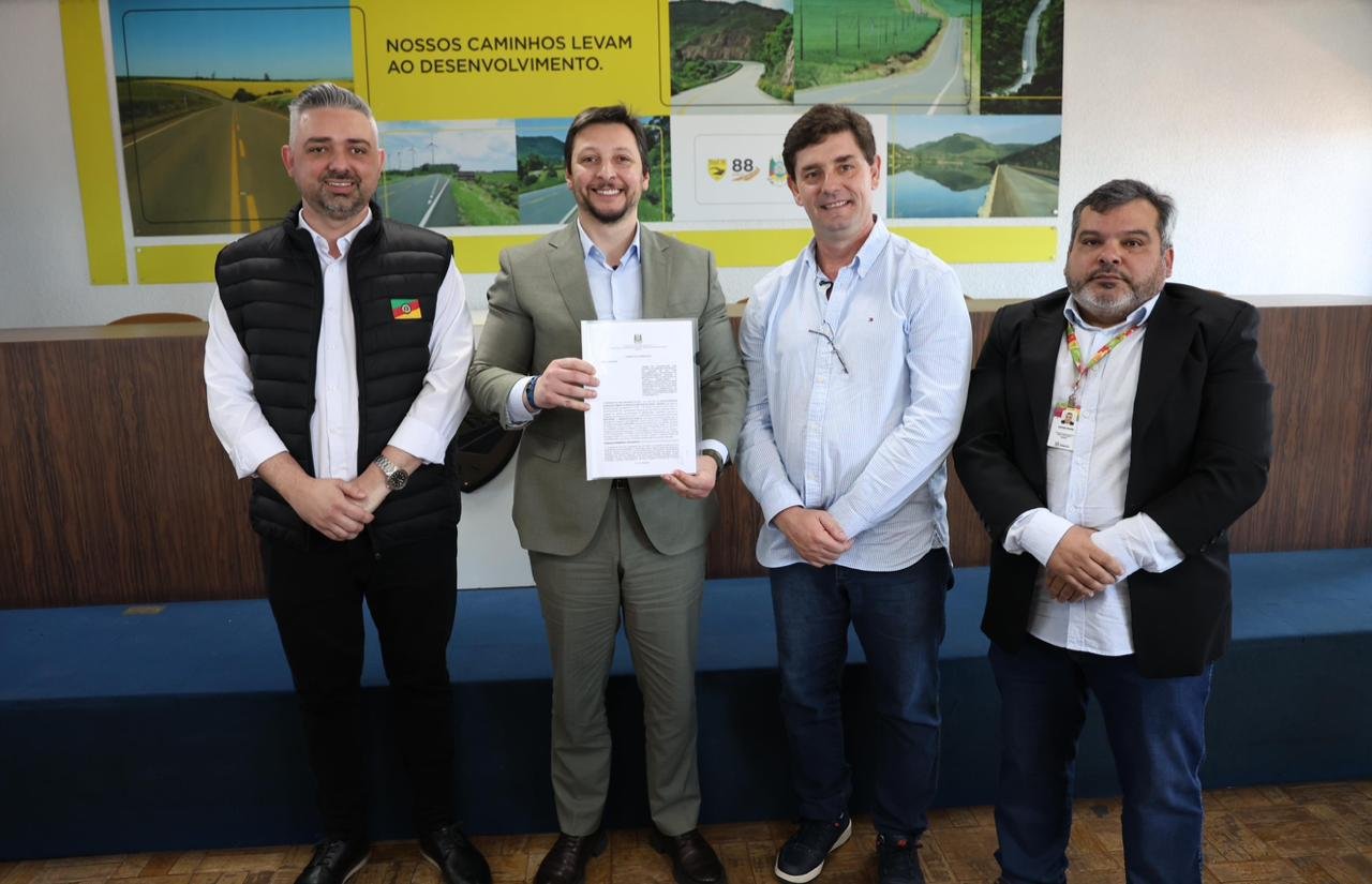 Canela receberá maquinário do governo do Estado para recuperar estradas do interior