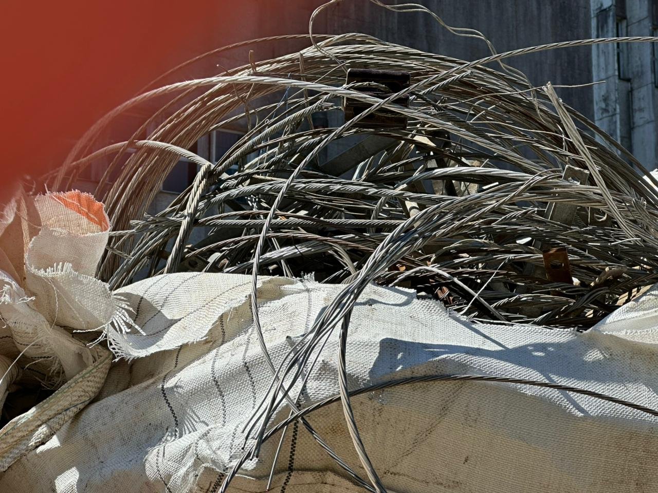 Quase duas toneladas de fios de cobre são apreendidos durante operação na região