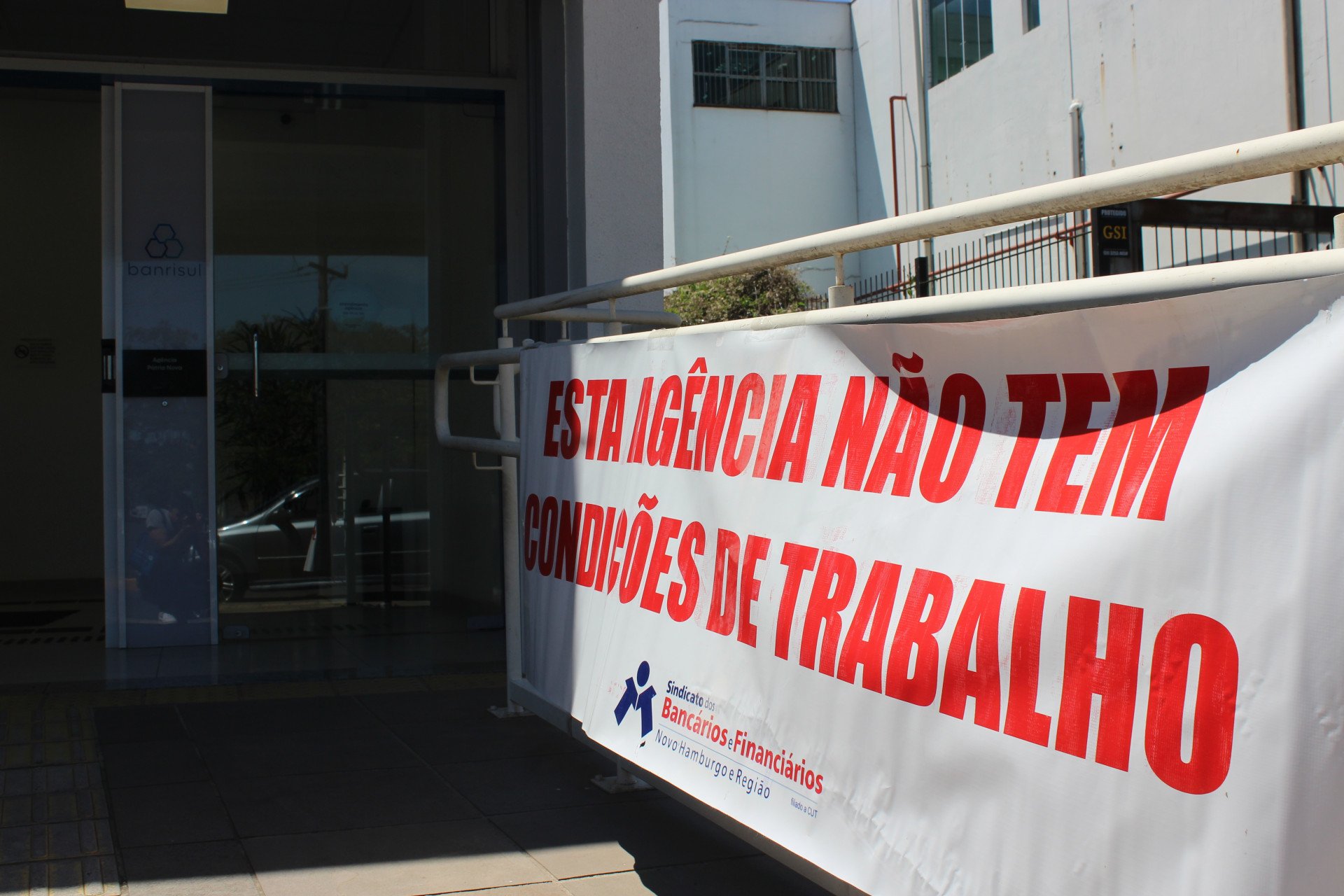 Banrisul responde denúncias e se manifesta sobre agência fechada em Novo Hamburgo