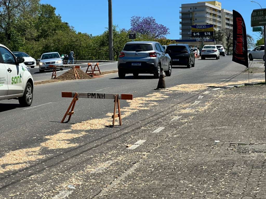 Óleo na pista preocupa motoristas na Rua José do Patrocínio