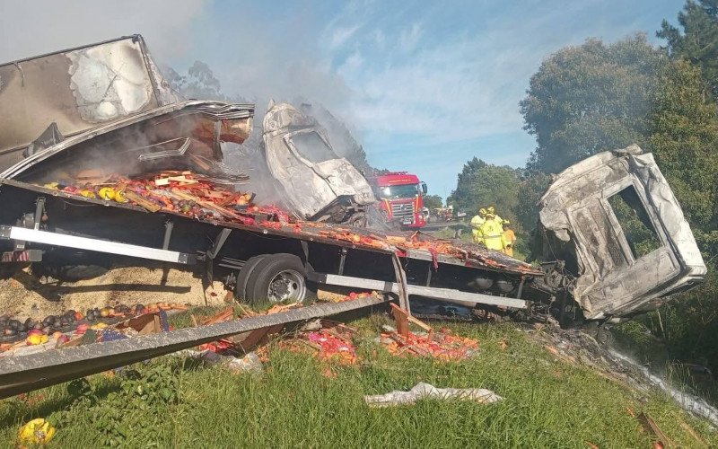 Acidente entre caminhões aconteceu na manhã desta quinta-feira (23) na BR-386, em Fontoura Xavier