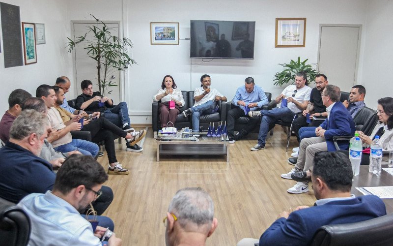 Reunião entre o prefeito e os vereadores ocorreu nesta quinta-feira | abc+