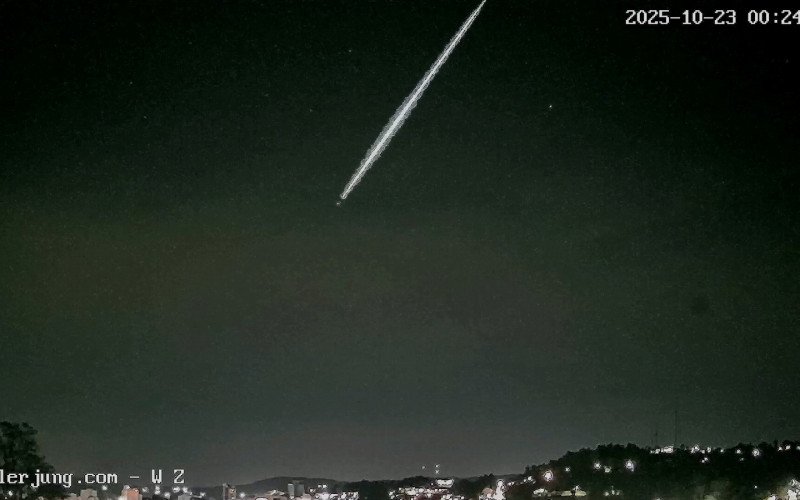 Meteoro Fireball durante chuva de meteoros Orionídeas | abc+