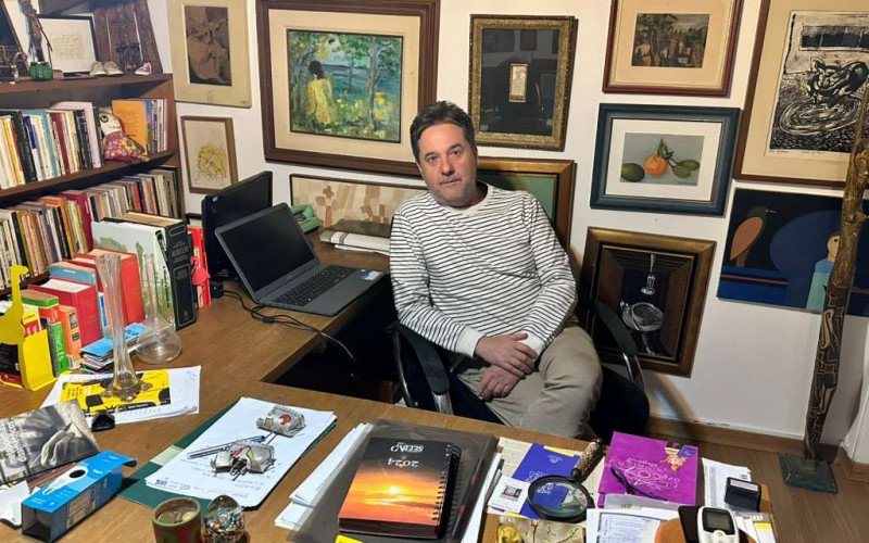 Henrique Scnneider é escritor e advogado  | abc+