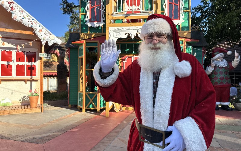 Papai Noel do Natal Luz de Gramado, na Vila de Natal