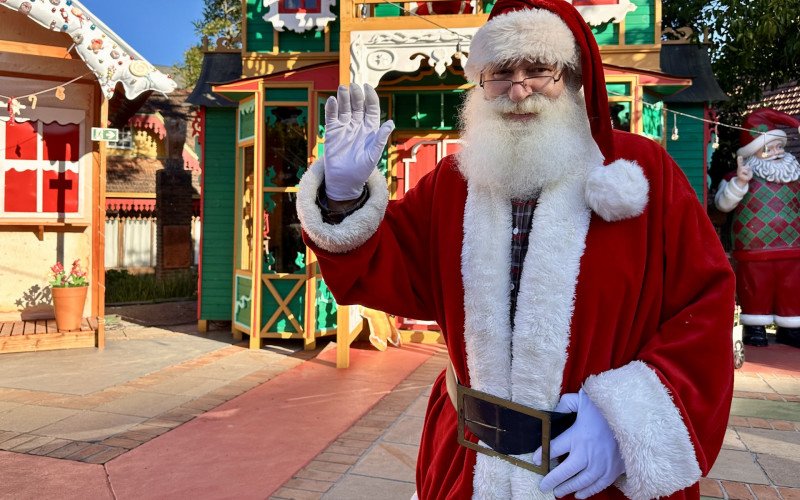 Papai Noel do Natal Luz de Gramado, na Vila de Natal