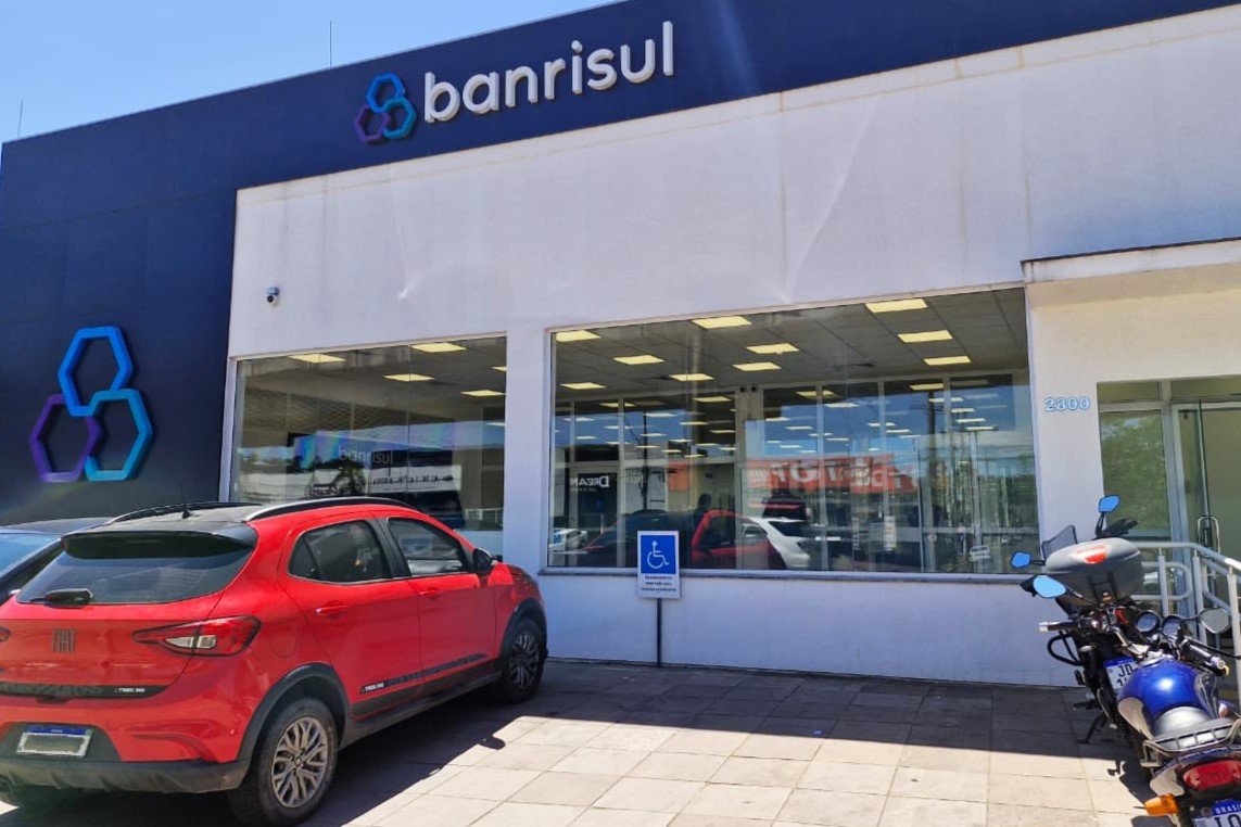 Saiba como está o funcionamento da agência do Banrisul que foi fechada após denúncias de assédio moral em Novo Hamburgo