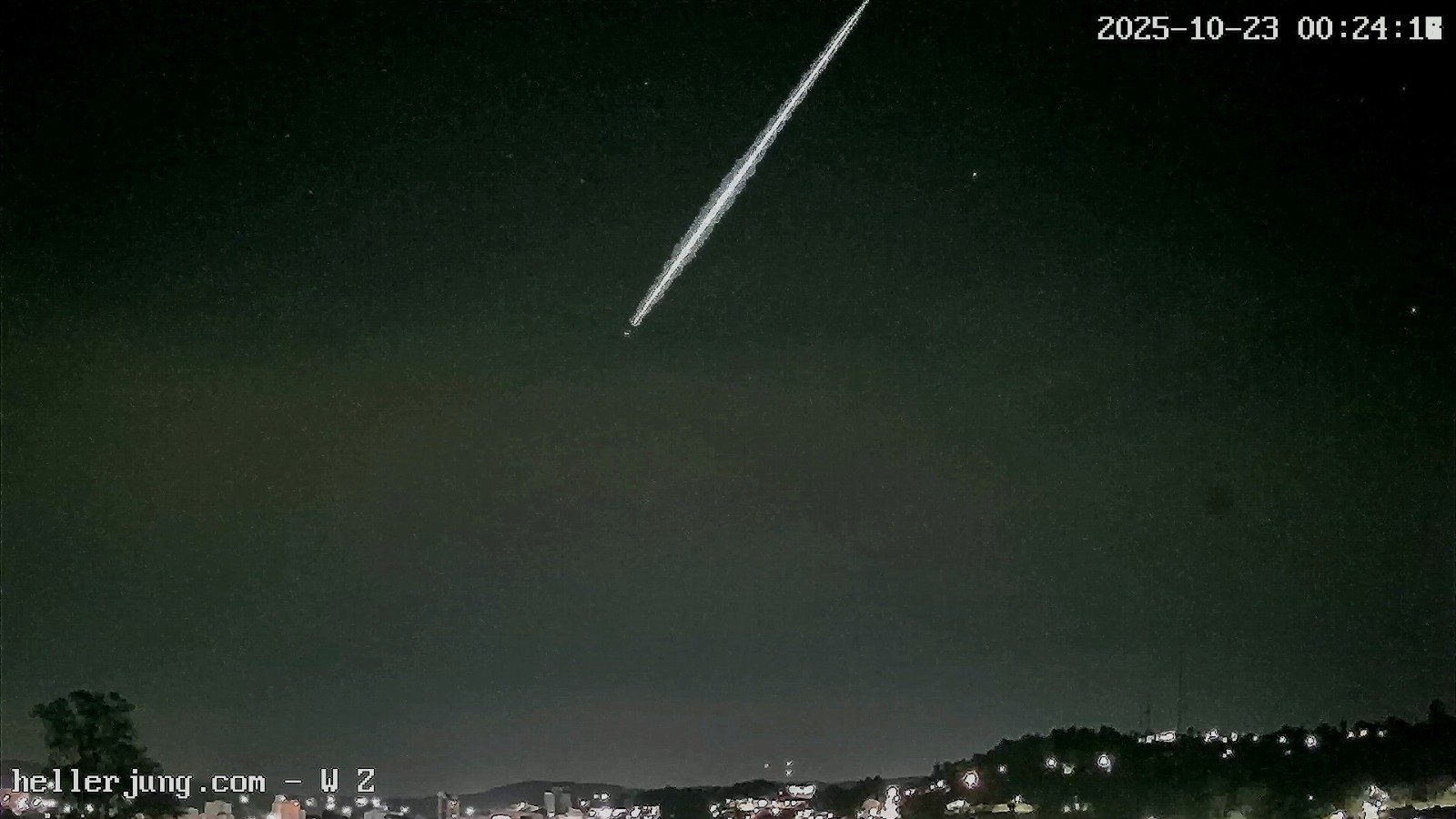 VÍDEO: Fireball é registrado durante chuva de meteoros Orionídeas