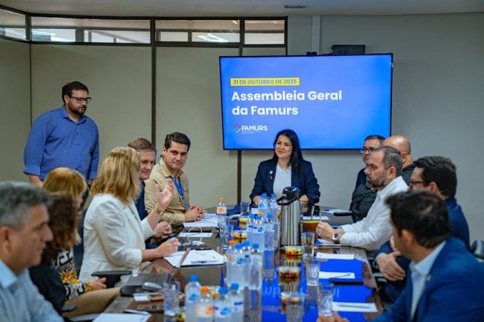 Famurs reúne prefeitos para discutir impactos da Reforma Tributária