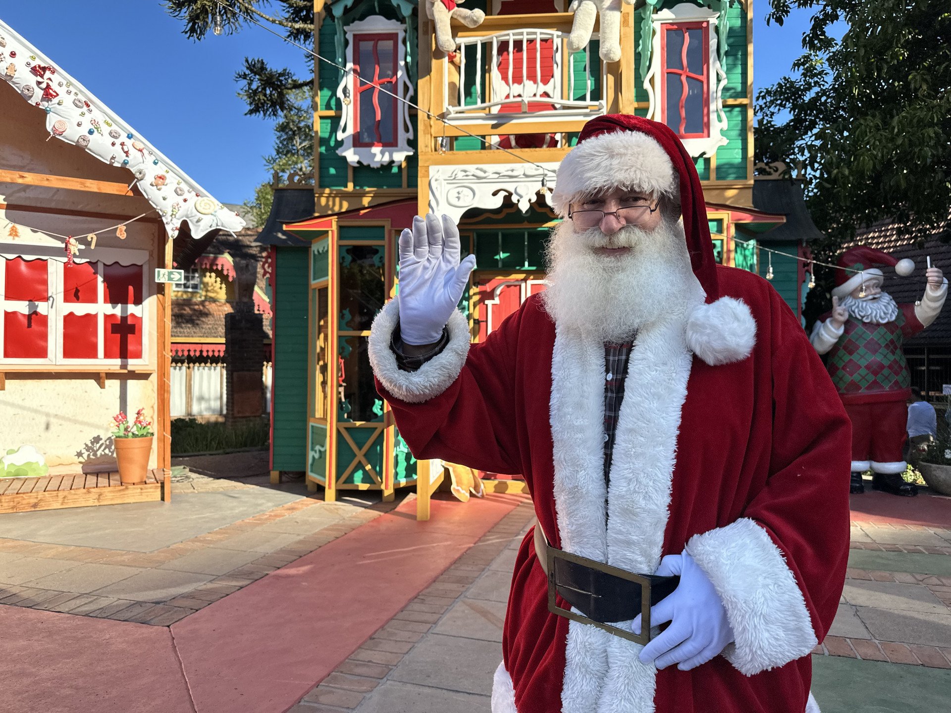Com uma Vila de Natal repaginada, Papai Noel receberá famílias diariamente em Gramado