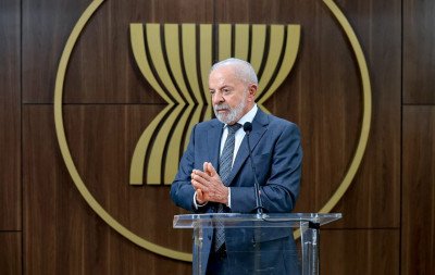 Ameaça de uso da força militar voltou a fazer parte do cotidiano da América Latina, diz Lula