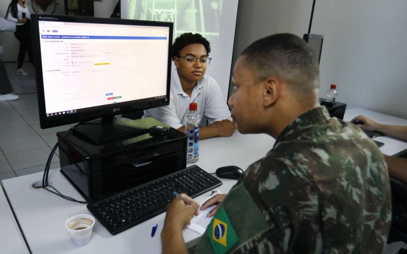 Bárbarah de Oliveira se alistou para ingressar no Exército | abc+