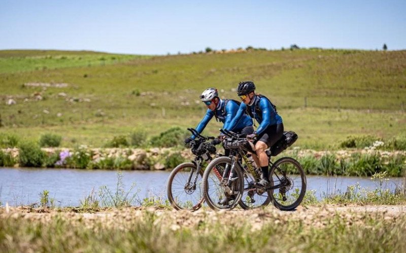 Braulio Nienow e Jonathan Schürmann completaram o desafio do BikingMan | abc+