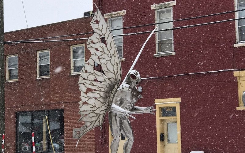 Estátua do Mothman | abc+