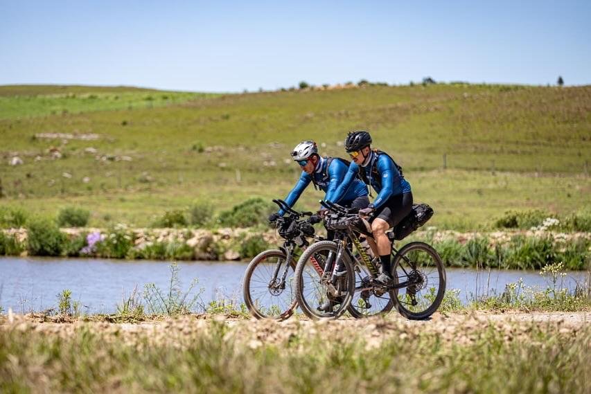 Dupla do Vale do Sinos conquista 6º lugar no desafiador BikingMan Serra Geral